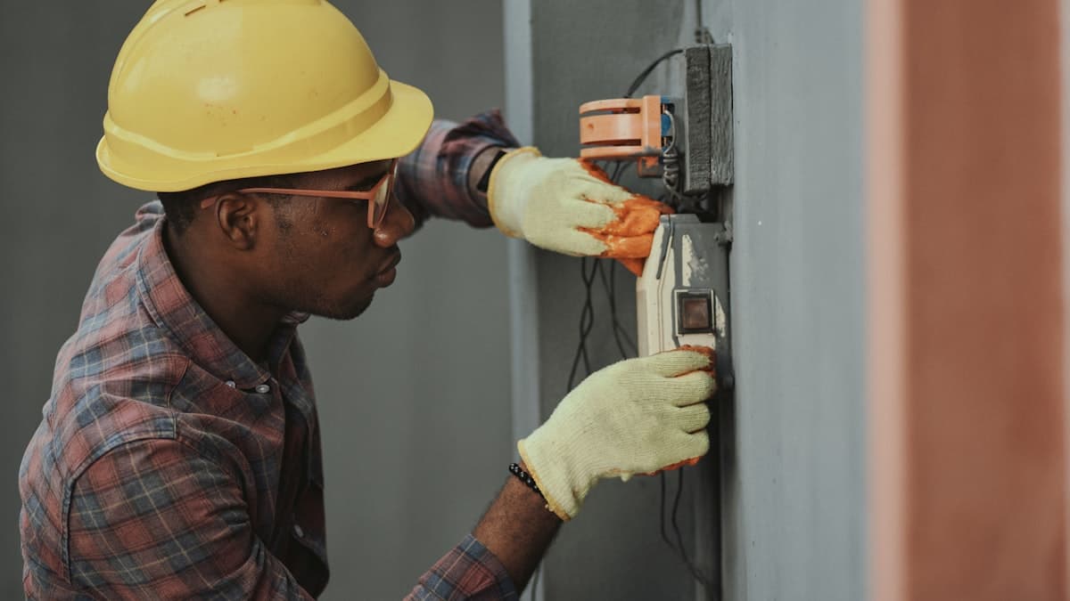 Website Tips for Electricians: Stand Out in Local Search